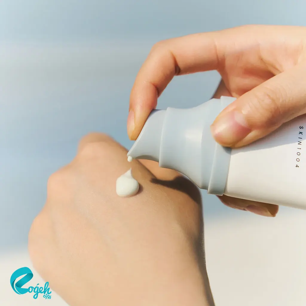 کرم ضد آفتاب بدون رنگ سنتلا SPF50 حجم 50 میلی لیتر